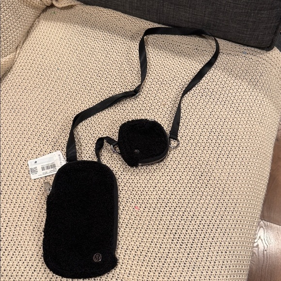 NEW LULULEMON MODULAR PHONE CROSSBODY FLEECE BLACK ONE SIZE - Picture 2 of 10